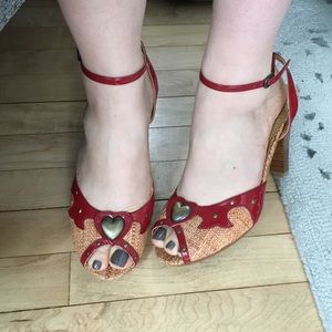 Naughty Monkey red & tan heals brass heart sz 8.5